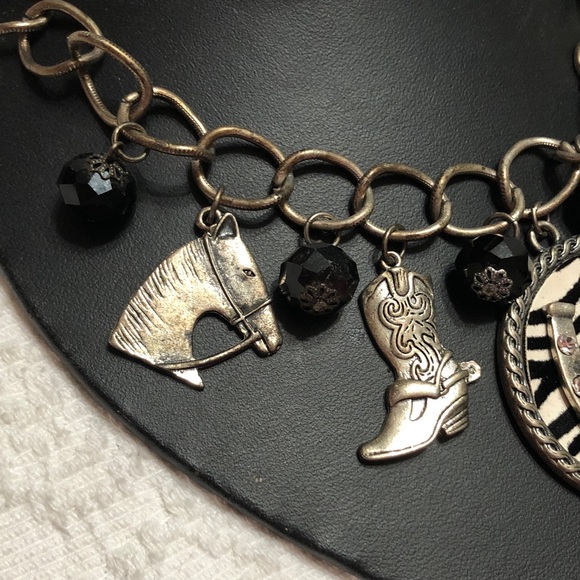 Necklace and Earrings Set Western Style Horses and Boots Silver Tone - Picture 4 of 9